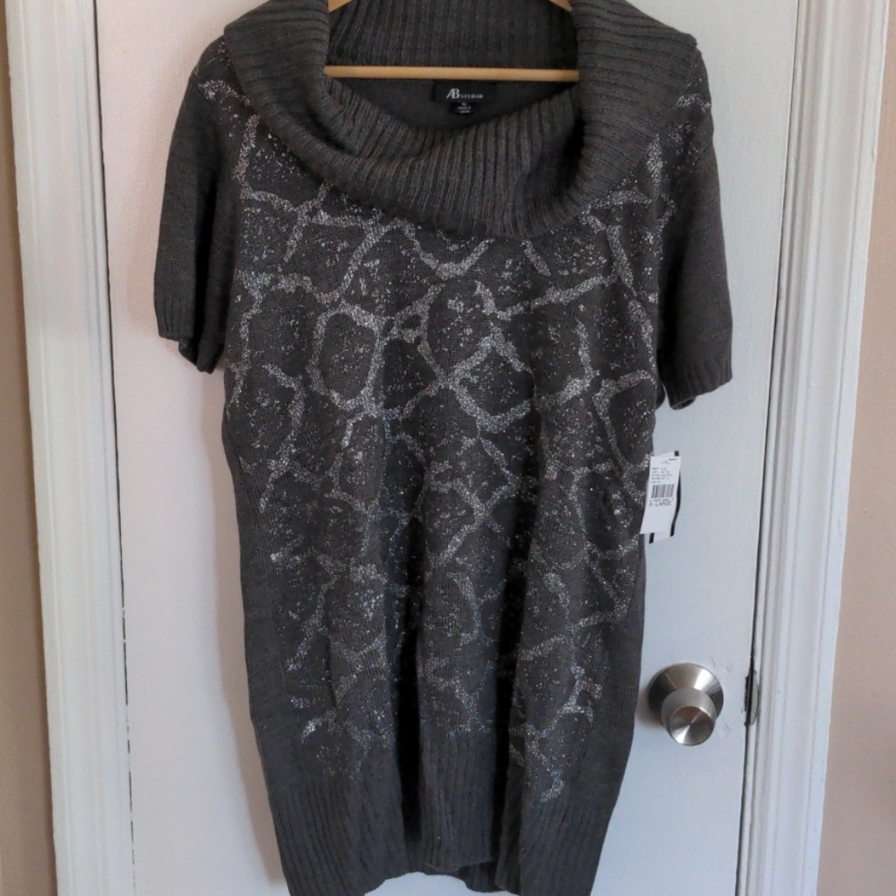 Short sleeve tunic sweater